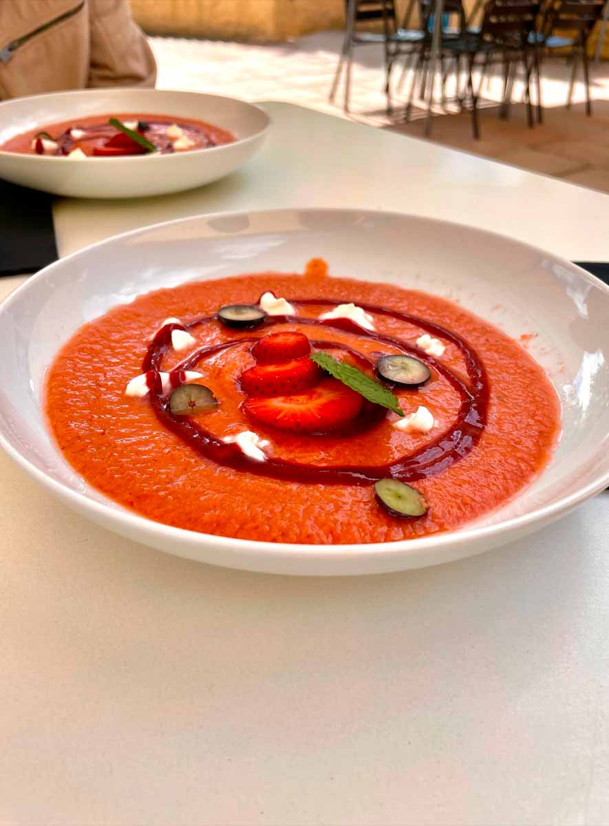 gazpacho-de-fresas-receta-refrescante-para-el-verano