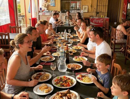 Organizar una comida para muchas personas: claves para que todo salga perfecto
